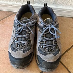 Columbia hiking shoes